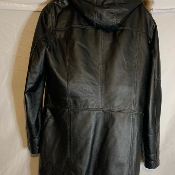 Danier Men’s Medium Black Leather Trench Coat with winter lining - Picture 2 of 3